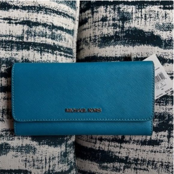 Jet Set Travel Large Trifold Wallet Leather - Picture 4 of 16